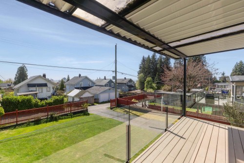 219 26Th Street E, North Vancouver, BC 