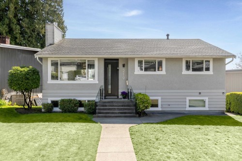 219 26Th Street E, North Vancouver, BC 