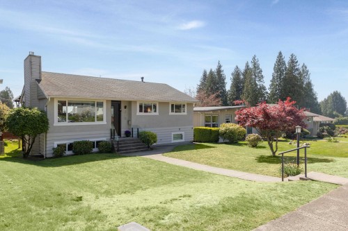 219 26Th Street E, North Vancouver, BC 