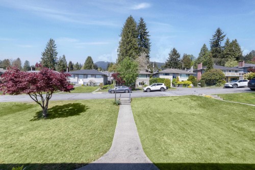 219 26Th Street E, North Vancouver, BC 