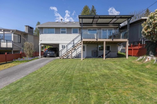 219 26Th Street E, North Vancouver, BC 