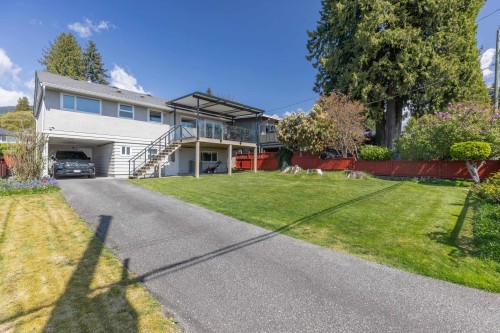 219 26Th Street E, North Vancouver, BC 