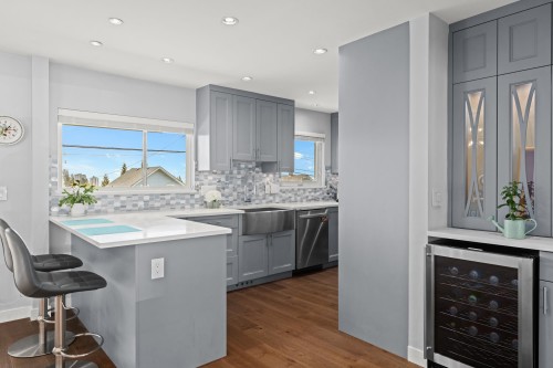 219 26Th Street E, North Vancouver, BC 