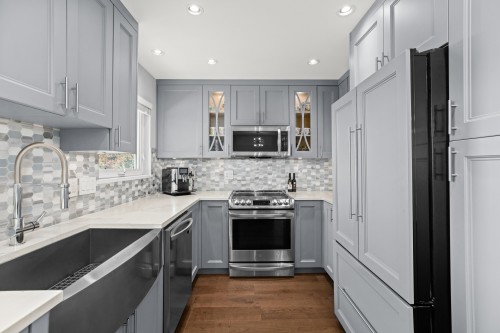 219 26Th Street E, North Vancouver, BC 