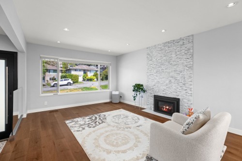 219 26Th Street E, North Vancouver, BC 