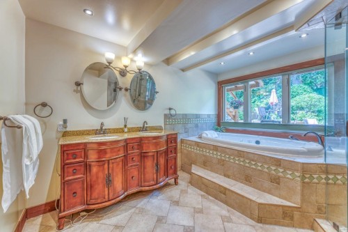 466 Kings Road E, North Vancouver, BC 