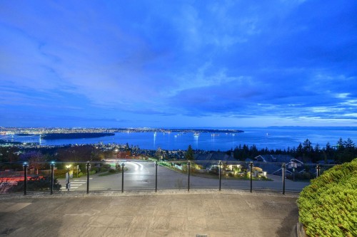 2420 Halston Court, West Vancouver, BC 
