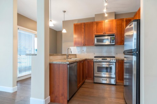 417-4280 Moncton Street, Richmond, BC - Indoor Photo Showing Kitchen