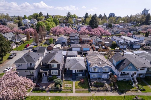 2576 27Th Avenue E, Vancouver, BC 