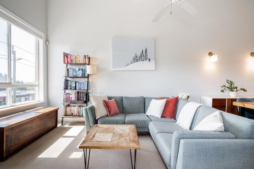 401-128 21st Street W North Vancouver, BC V7M 1Y9