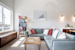 401-128 21st Street W North Vancouver, BC V7M 1Y9