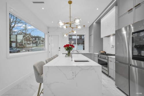 2796 4Th Avenue E, Vancouver, BC 