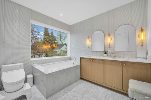 2796 4Th Avenue E, Vancouver, BC 