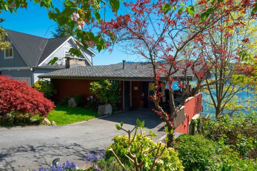 4455 Harris Place  North Vancouver, BC V7G 1E9