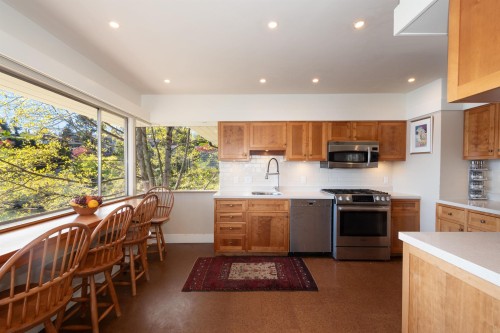 4455 Harris Place, North Vancouver, BC 