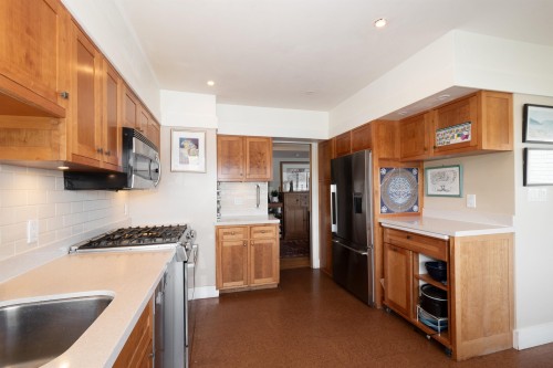 4455 Harris Place, North Vancouver, BC 