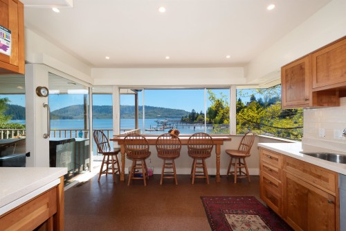 4455 Harris Place, North Vancouver, BC 