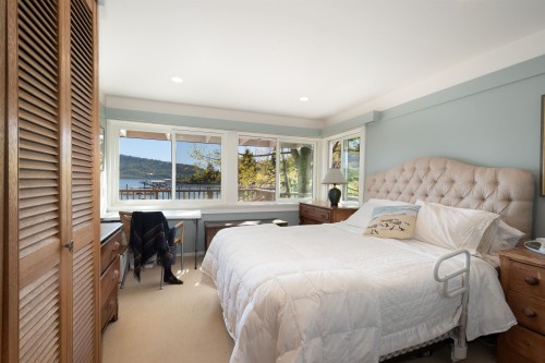 4455 Harris Place, North Vancouver, BC 