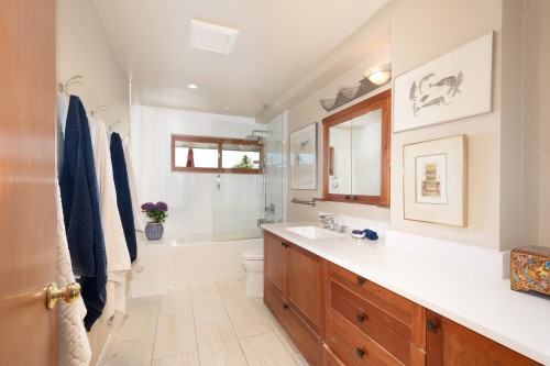 4455 Harris Place, North Vancouver, BC 