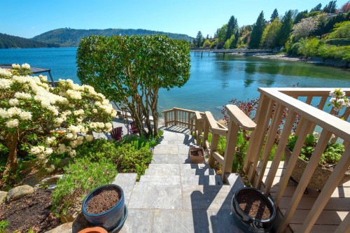 4455 Harris Place, North Vancouver, BC 