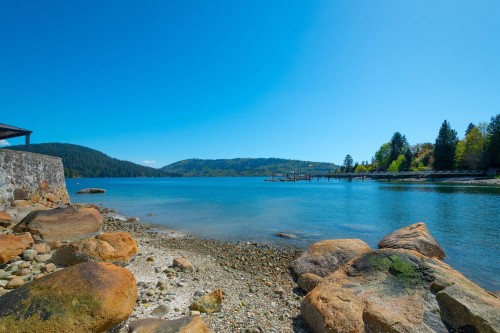 4455 Harris Place, North Vancouver, BC 