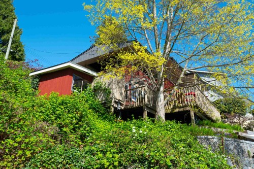 4455 Harris Place, North Vancouver, BC 