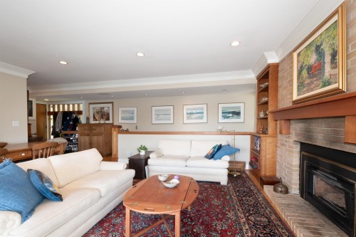 4455 Harris Place, North Vancouver, BC 