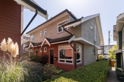 227 17 Street E North Vancouver, BC V7L 2V8