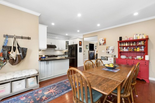 250 17Th Street E, North Vancouver, BC 