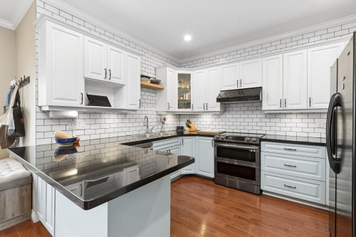 250 17Th Street E, North Vancouver, BC 