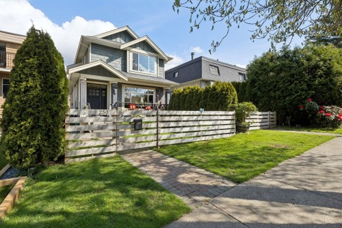 250 17Th Street E, North Vancouver, BC 