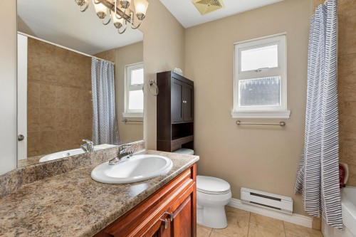 250 17Th Street E, North Vancouver, BC 
