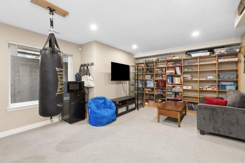 250 17Th Street E, North Vancouver, BC 