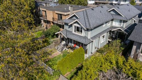 250 17Th Street E, North Vancouver, BC 