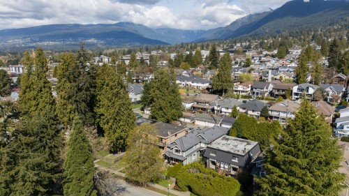 250 17Th Street E, North Vancouver, BC 