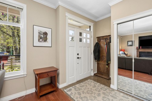 250 17Th Street E, North Vancouver, BC 