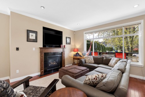 250 17Th Street E, North Vancouver, BC 