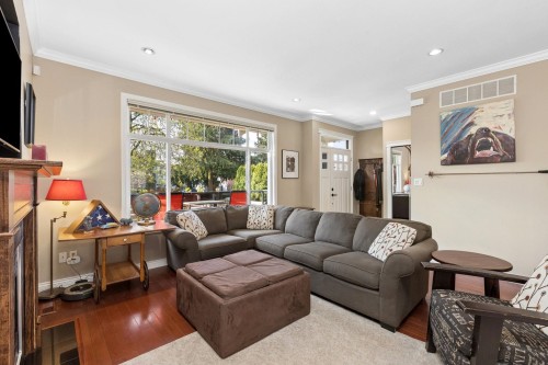 250 17Th Street E, North Vancouver, BC 