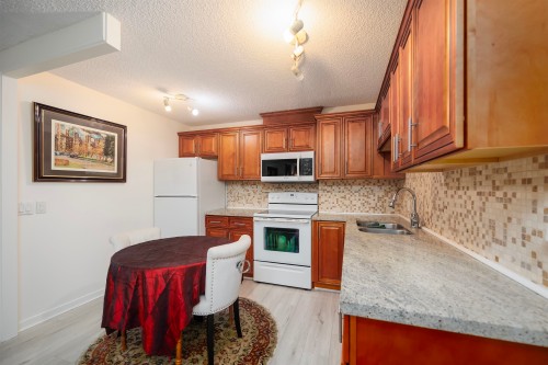 1001-2012 Fullerton Avenue  North Vancouver, BC V7P 3E3