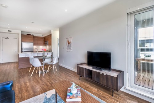 402-1061 Marine Drive, North Vancouver, BC 