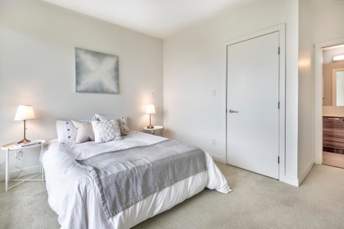 402-1061 Marine Drive, North Vancouver, BC 