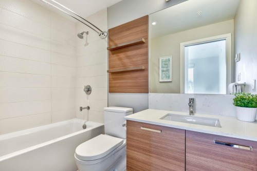 402-1061 Marine Drive, North Vancouver, BC 