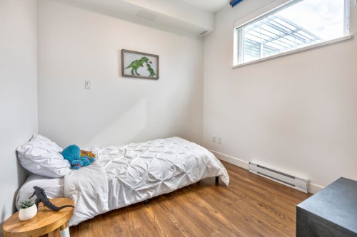 402-1061 Marine Drive, North Vancouver, BC 