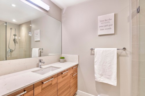 402-1061 Marine Drive, North Vancouver, BC 