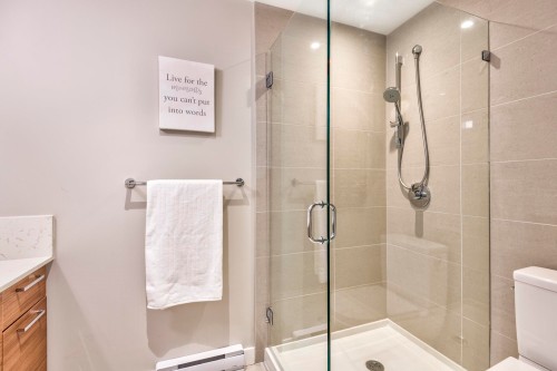 402-1061 Marine Drive, North Vancouver, BC 