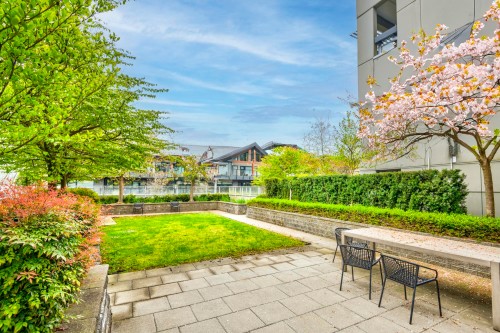 402-1061 Marine Drive, North Vancouver, BC 