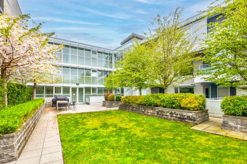 402-1061 Marine Drive, North Vancouver, BC 