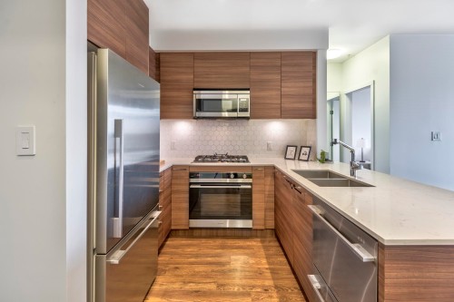 402-1061 Marine Drive, North Vancouver, BC 