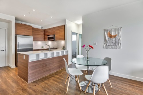 402-1061 Marine Drive, North Vancouver, BC 