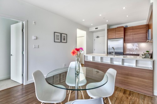 402-1061 Marine Drive, North Vancouver, BC 